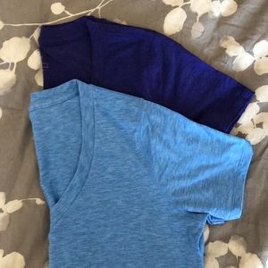 Ladies GapFit Breathe neck tee